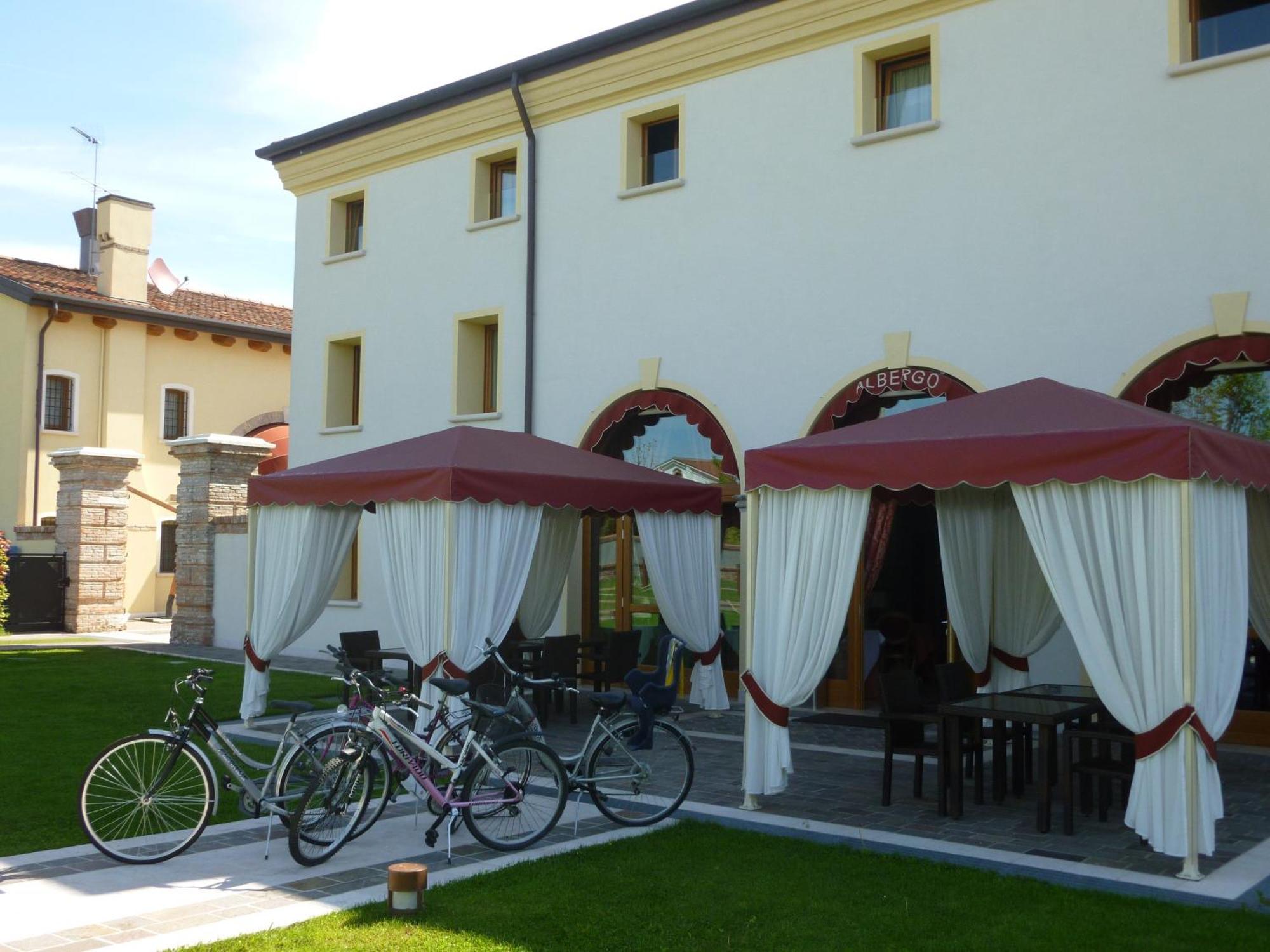 Albergo Antica Corte Marchesini Campagna Lupia ภายนอก รูปภาพ