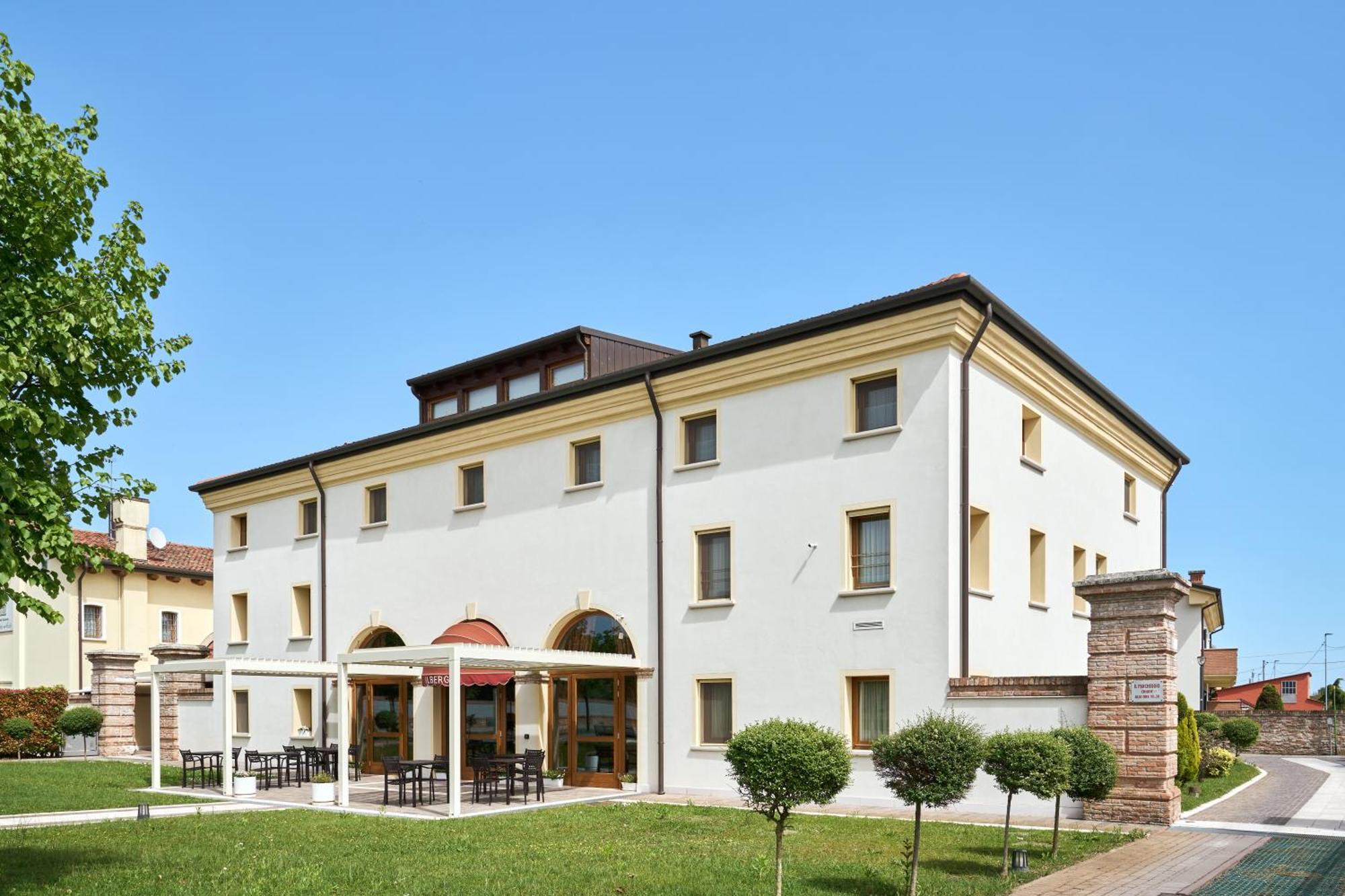 Albergo Antica Corte Marchesini Campagna Lupia ภายนอก รูปภาพ