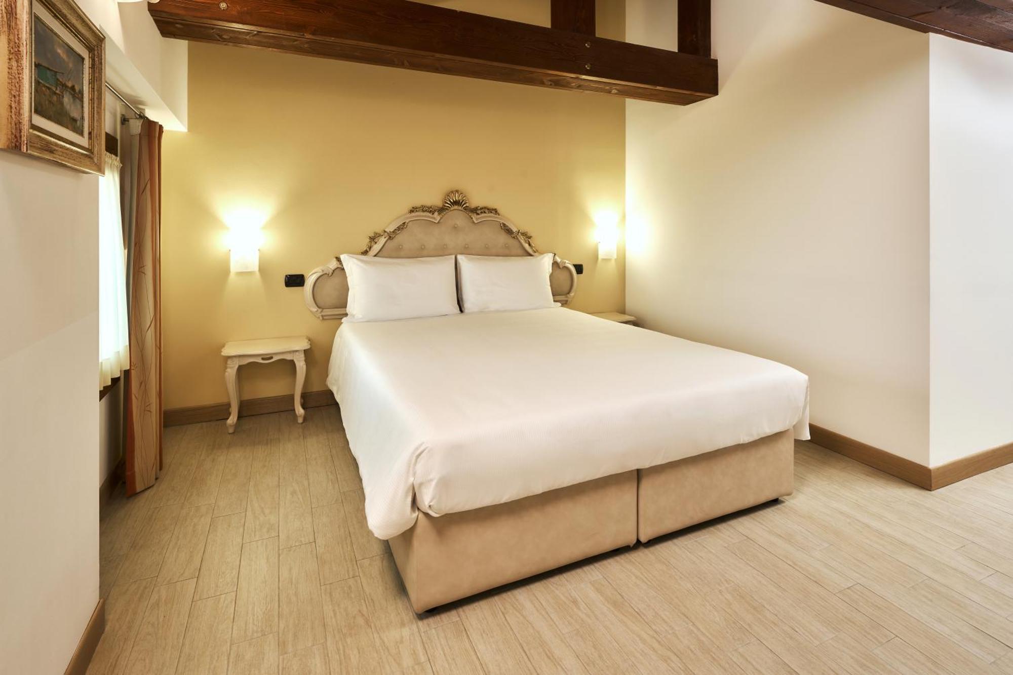 Albergo Antica Corte Marchesini Campagna Lupia ภายนอก รูปภาพ