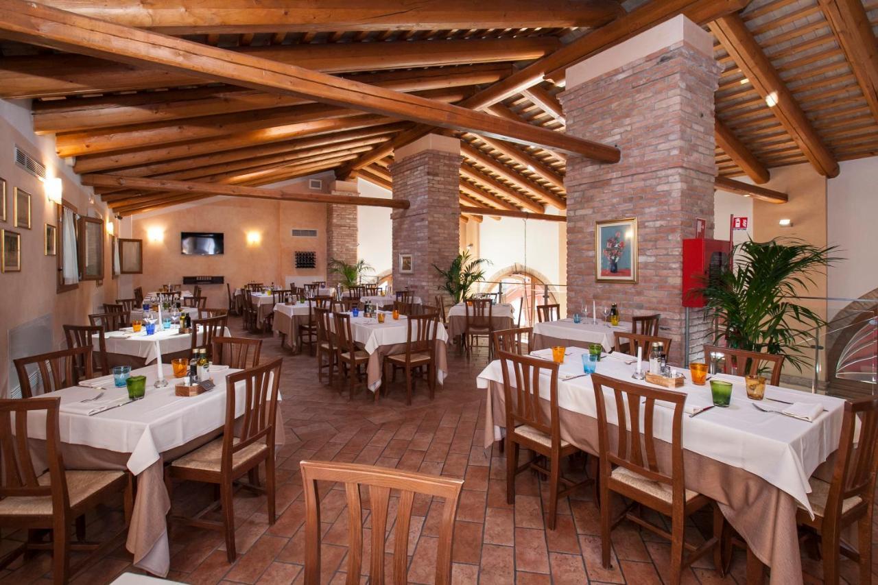 Albergo Antica Corte Marchesini Campagna Lupia ภายนอก รูปภาพ