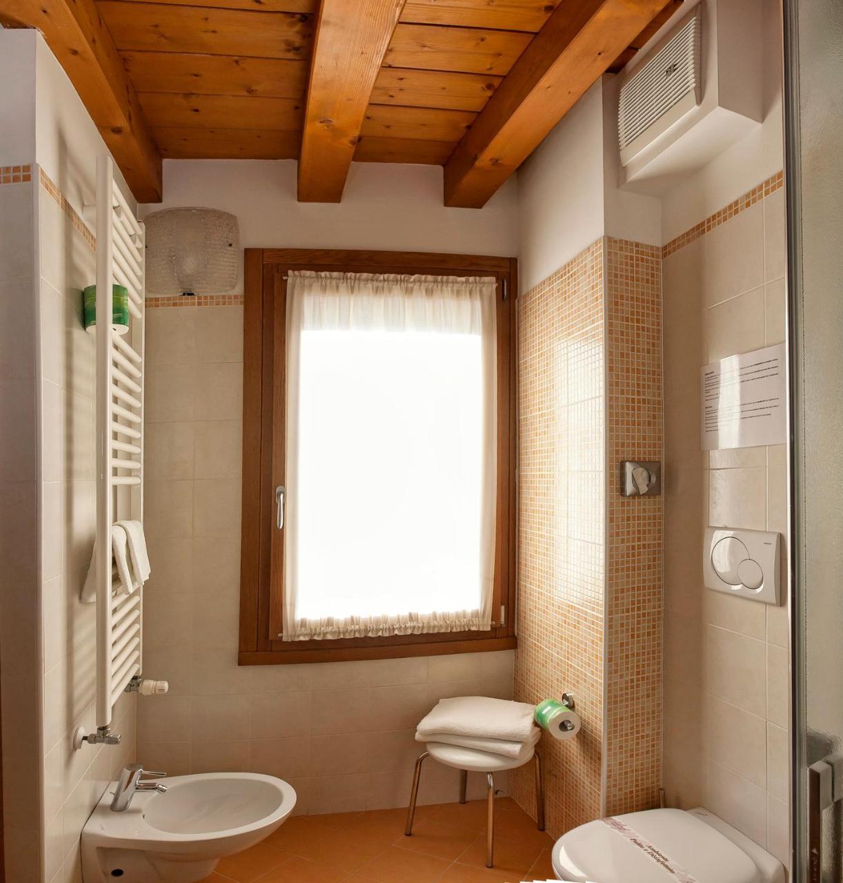 Albergo Antica Corte Marchesini Campagna Lupia ภายนอก รูปภาพ