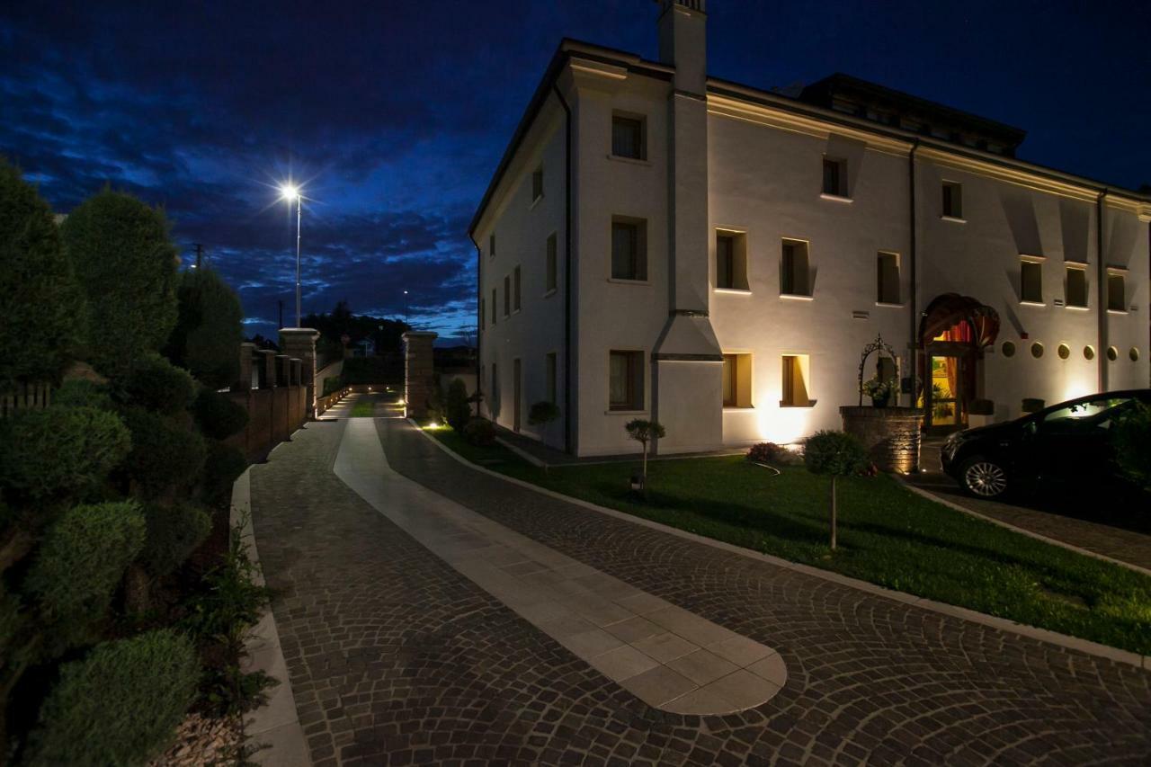 Albergo Antica Corte Marchesini Campagna Lupia ภายนอก รูปภาพ